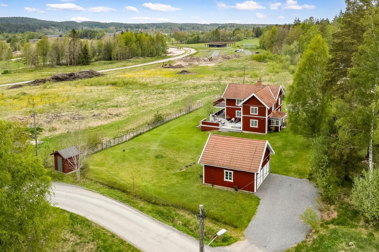 Charming Villa At Askersund Golf Resort Åmmeberg Exteriér fotografie